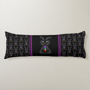 Cute Black Rabbit med Chakra Rainbow Soul Kroppskudde