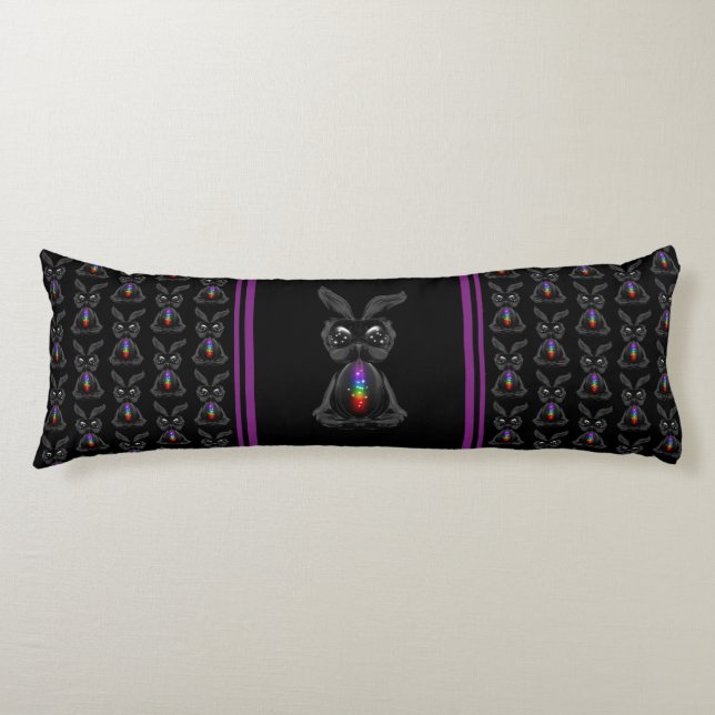 Cute Black Rabbit med Chakra Rainbow Soul Kroppskudde (Framsidan)