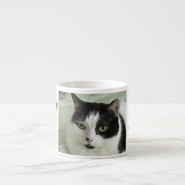 Cute Black & White Cat-Personlig Espressomugg (Framsidan)