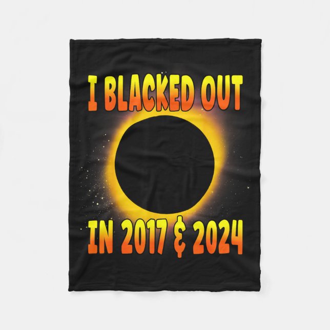 Cute Blacked Out 2017 Total Solar Fleecefilt (Framsidan)