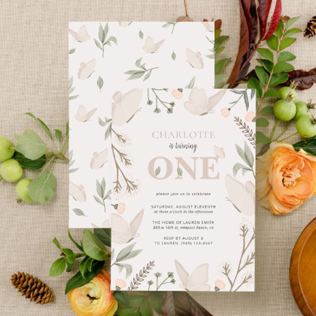 Cute Blommigt Butterfly börjar bli en första födel Inbjudningar (Easily personalize this sweet baby's first birthday invite with your unique details)