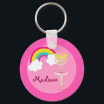 Cute Blonde Ballet Girl Anpassningsbar Nyckelring<br><div class="desc">Den här söta anpassningsbarna ballerina-presenten har en blond balettdansare en pointe under en söt regnbåge på en ljus rosa cirkel som gränsar till shock rosa. En vacker personlig för ett barn som dansar kärlek ballet.</div>