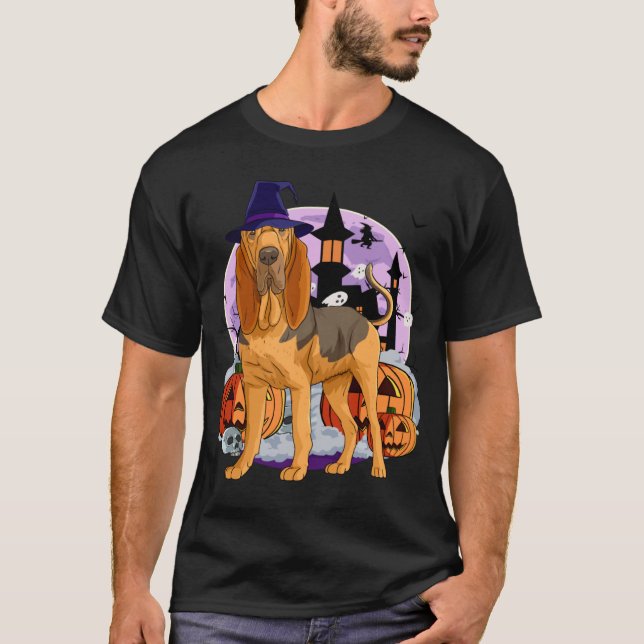 Cute Bloodhound Dog Halloween Witch Pumpkin T Shirt (Framsida)