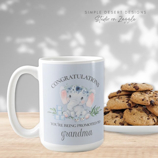 Cute Blue befordrad till Grandma Gravid Reveal Kaffemugg (Blue Pregnancy Announcement Baby Reveal Mug)