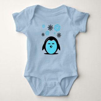 Cute Blue Penguin och Snöflingor Winter Design T Shirt