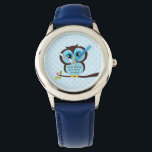 Cute Blue Uggla Armbandsur<br><div class="desc">anpassningsbarna i snyggt har en söt vektorbild av ett uggla som är inkräktat på träd gren på polka dots mönster. Babystar Design på mygrafico.com</div>