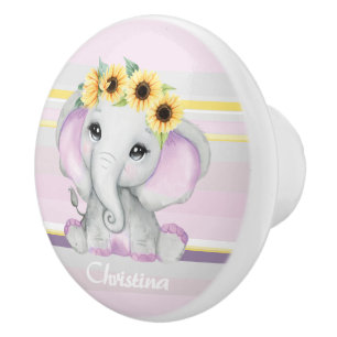 Cute bly baby elefant flicka med solblommor rosa knopp