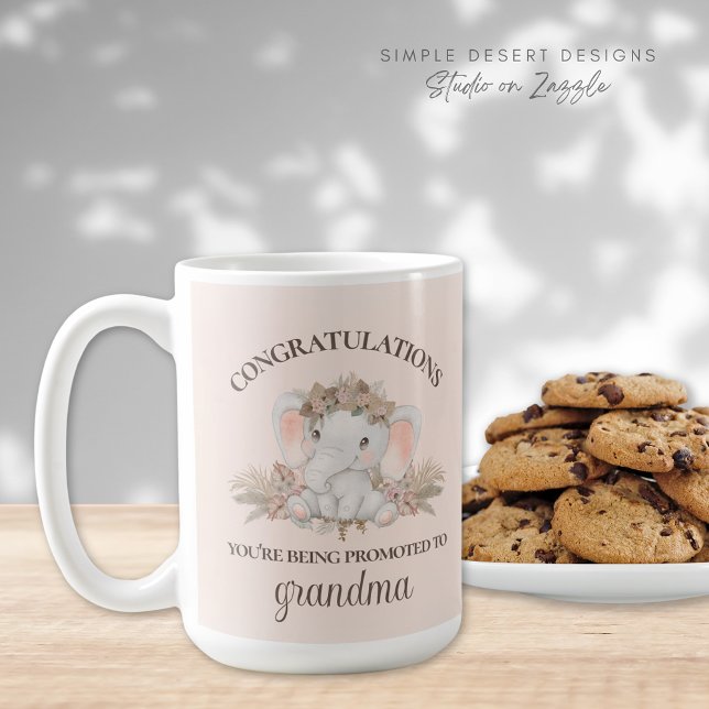 Cute Boho befordrad till Grandma Gravid Reveal Kaffemugg (Cute Promoted to Grandma Customizable Pregnancy Reveal Mug)