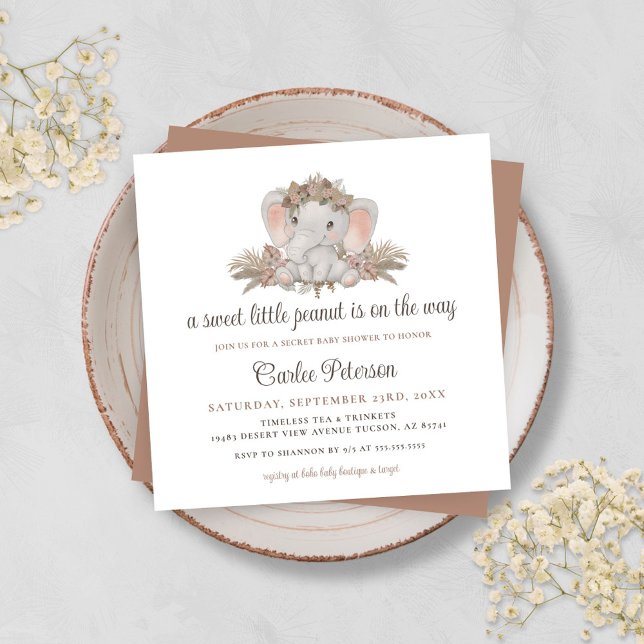Cute Boho Blommigt Elephant Baby Shower-inbjudan (Unique Boho Baby Shower Invitation with Cute Elephant and Bohemian Floral with Pampas Grass)