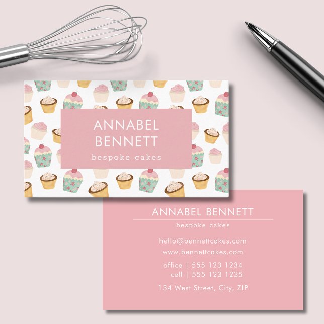 Cute Boho Cupkaka Mönster Visitkort (Cupcake design business card perfect for cake makers, bespoke cake bakers and bakeries.)