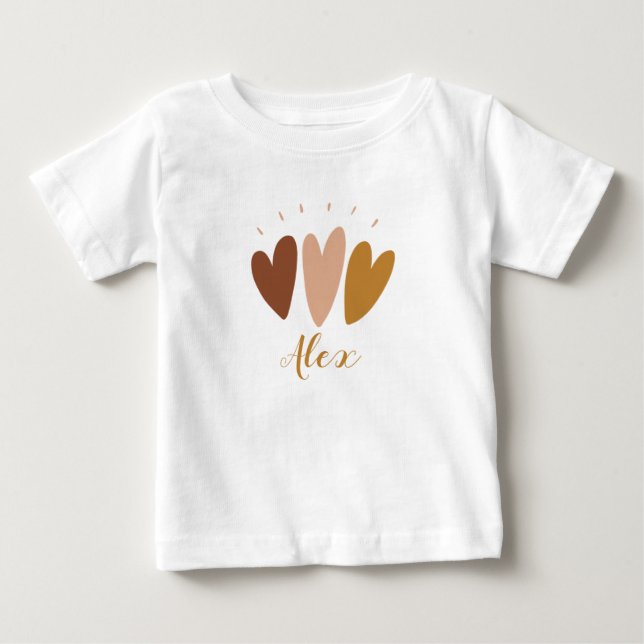 Cute boho hearts monogram name baby boy T-Shirt (Framsida)