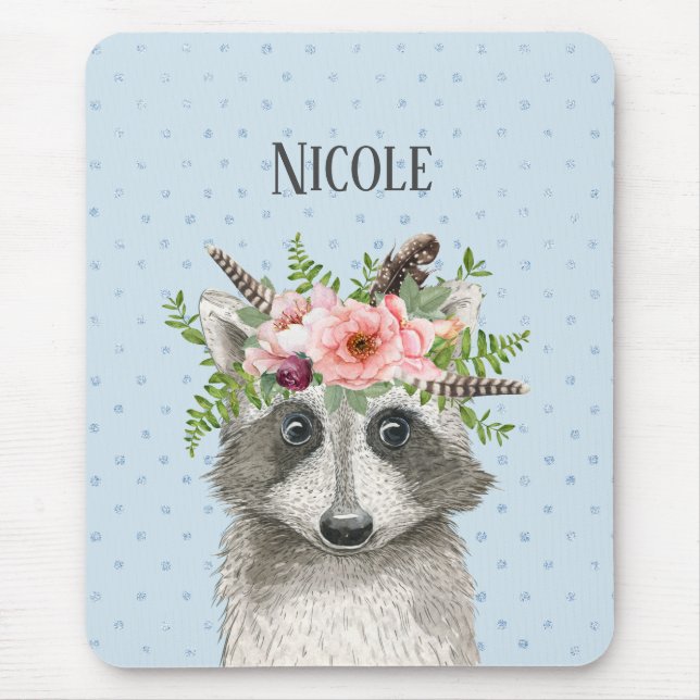 Cute Boho Raccoon med Blommigt Krona och Namn Musmatta (Framsidan)
