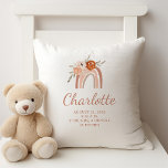 Cute Boho Rainbow | Nyfödda Baby Kudde<br><div class="desc">Denna beundransvärda,  könsneutrala födelsetaj i baby har en söt,  neutralt terracotta-regnbåge som matchar blommor med boho-vattenfärg på en vit bakgrund. Lägg till ditt baby namn i trendigets moderna manus och lägg till all födelsestatistik.</div>
