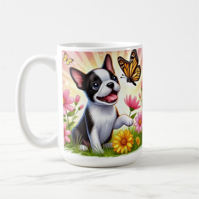 Cute Boston Terrier Puppy som spelar med fjäril Kaffemugg (Vänster)