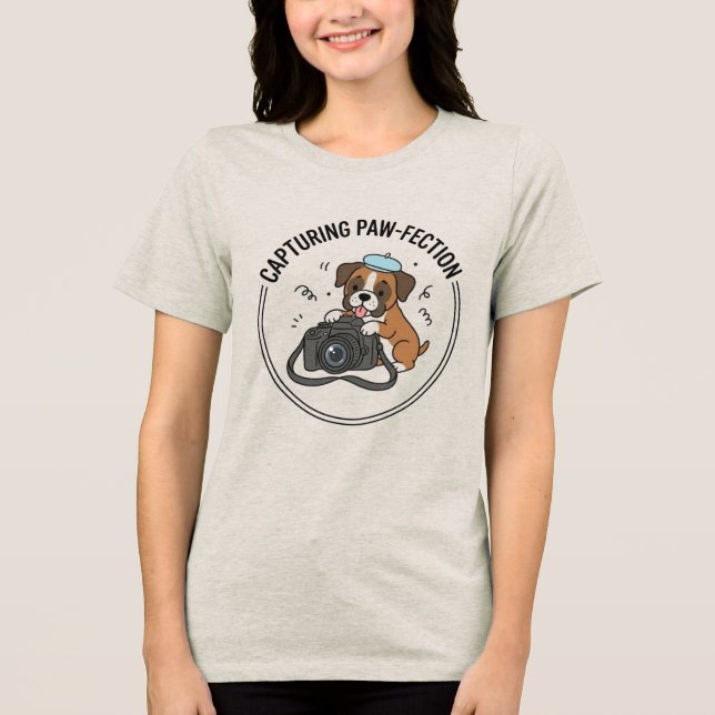 Cute Boxer Puppy Photographer Capturing Pawfection T Shirt (Framsida)