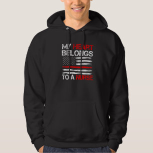 Cute Boykompis Nurse citerar mina Tillhör till ett Hoodie