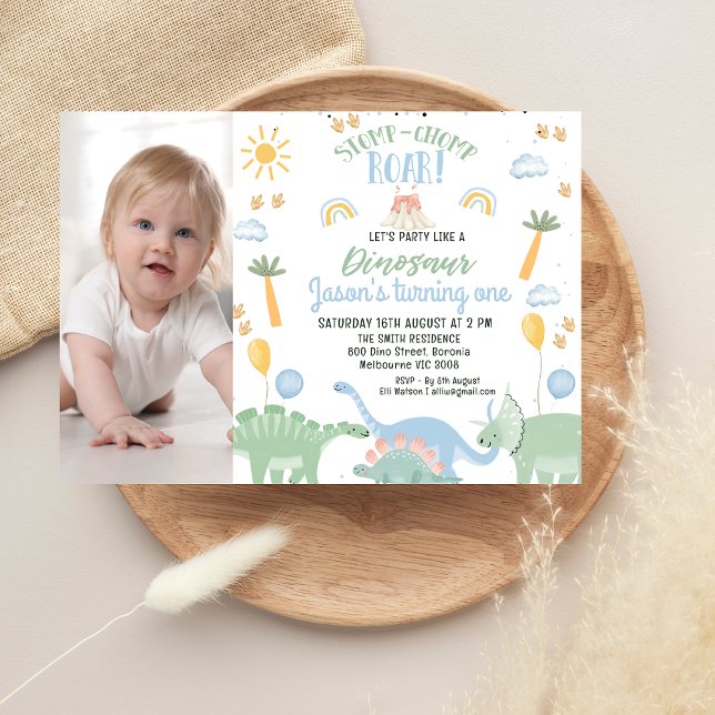 Cute Boys Photo Party som Dinosaur 1:a födelsedag Inbjudningar (Boys Party Like A Dinosaur 1st Birthday Invitation, Stomp Chomp Roar Dinosaur Birthday Party Invite)