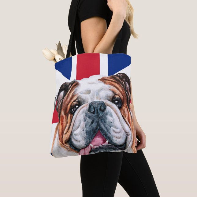 Cute British Bulldog på Union Jack Flagga Tygkasse (Närbild)