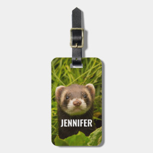 Cute Brown Ferret i Grass Bagagebricka
