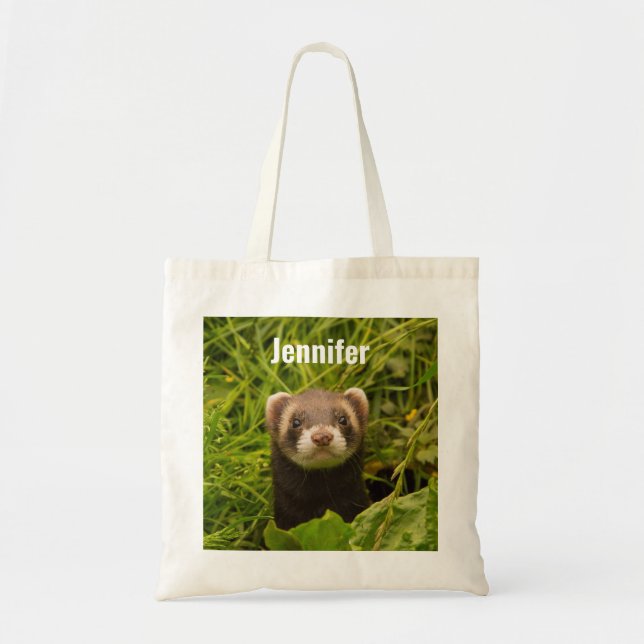 Cute Brown Ferret i Grass Tygkasse (Framsidan)