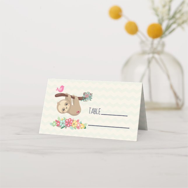 Cute Brown Sloth Hanging upp och ned Placeringskort (Framsida)