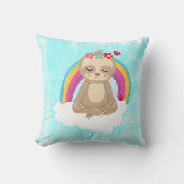 Cute Brown Sloth, Medittion på ett moln Kudde