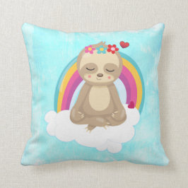 Cute Brown Sloth, Medittion på ett moln Kudde