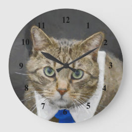 Cute Brown Tabby katt Grönt Öga Blue Tie Stor Klocka