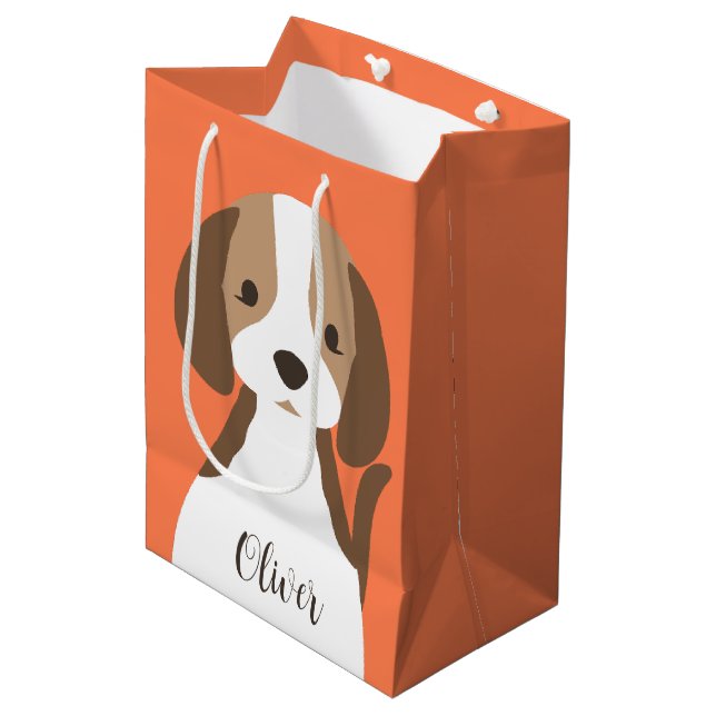 Cute brun och vit hund porträtt (Framsidan Vinklad)