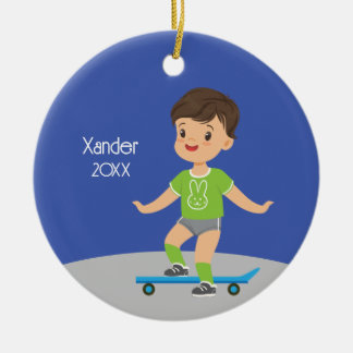 Cute Brunette Boy Skateboard Julgransprydnad Keramik