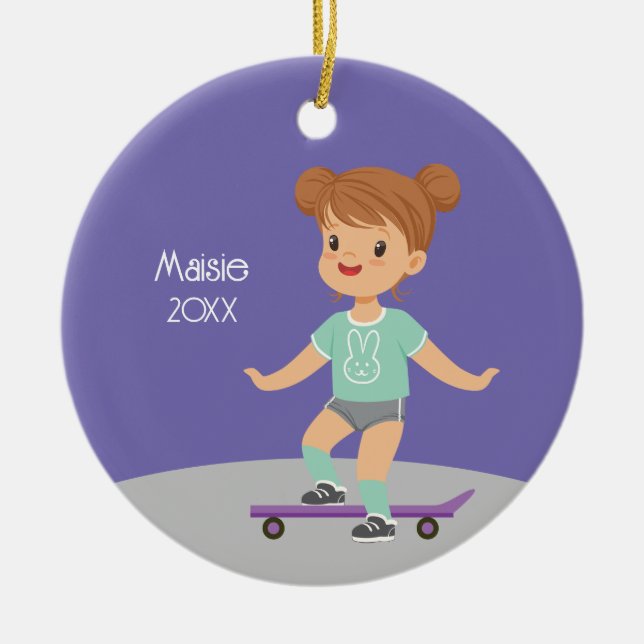 Cute Brunette Girl Skateboard Julgransprydnad Keramik (Framsidan)