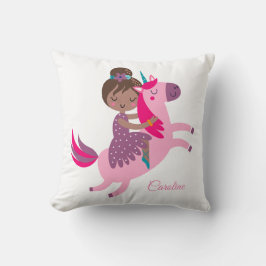 Cute Brunette Hved Girl Riding på Unicorn Kudde