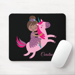 Cute Brunette Hved Girl Riding på Unicorn Musmatta