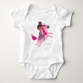 Cute Brunette Hved Girl Riding på Unicorn T Shirt
