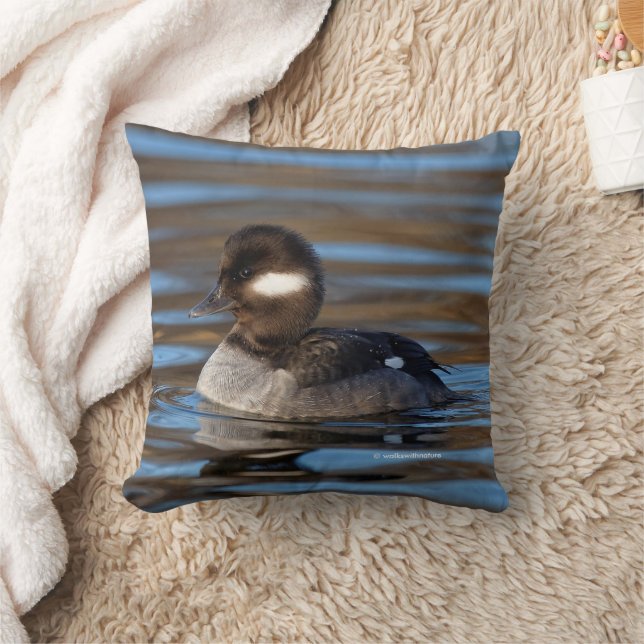 Cute Bufflehead Anka på Sunlit Vatten Kudde (Filt)