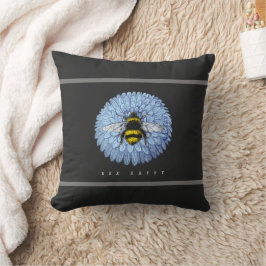 Cute Bumblebee på Blue Flower Nature Black Kudde