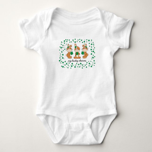 Cute Bunnies med Shamrocks St.Patrick's Day T-shirt (Framsida)