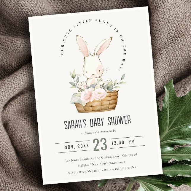Cute Bunny i Blommigt Basket Neutralt Baby Shower Inbjudningar (Skapare uppladdad)