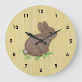Cute Bunny i Klöver med Wood Background Stor Klocka