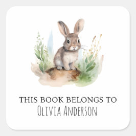 Cute Bunny med Grönt Löv i Bok-Tillhören Fyrkantigt Klistermärke