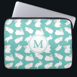 Cute Bunny Rabbit Mönster på Teal Monogram Laptop Fodral<br><div class="desc">Vit mönster på teal (du kan anpassa bakgrunden till färg)</div>