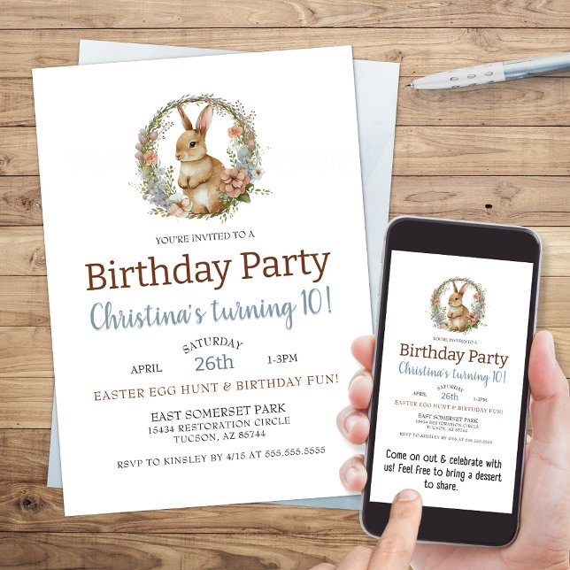 Cute Bunny Rabbit Watercolor Påsk Birthday Inbjudningar (cute easter theme birthday party invitation with bunny rabbit and floral wreath for girl or boy)