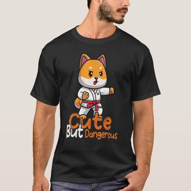 Cute but Dangerous Karate Taekwondo Judo Girl Outf T Shirt (Framsida)