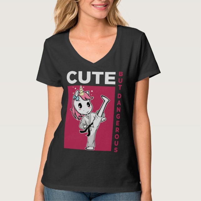 Cute but Dangerous Karate Taekwondo Unicorn Karate T Shirt (Framsida)