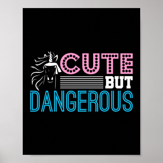Cute but FARLIG Martial Arts Unicorn Poster (Framsidan)