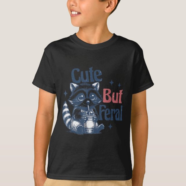 Cute But Feral Raccoon Drinking Boba Toddler Vinta T Shirt (Framsida)