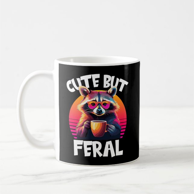 Cute but Feral Raccoon Retro Coffee Älskare Kaffemugg (Vänster)