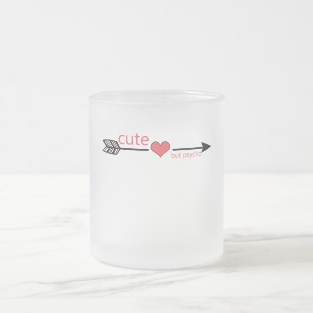 Cute but Psycho Black Arrow Red Heart Frostad Glasmugg (Center)