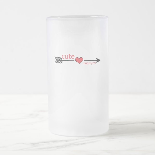 Cute but Psycho Black Arrow Red Heart Frostat Ölglas (Center)