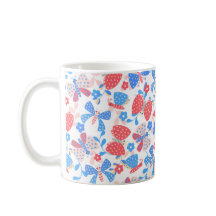 Cute Butterfly i blomsterträdgård i rött och blått